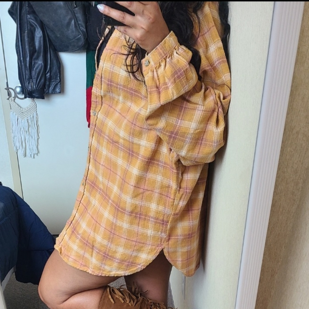 American Eagle Outfitters Plaid Flannel Button Down Shirt